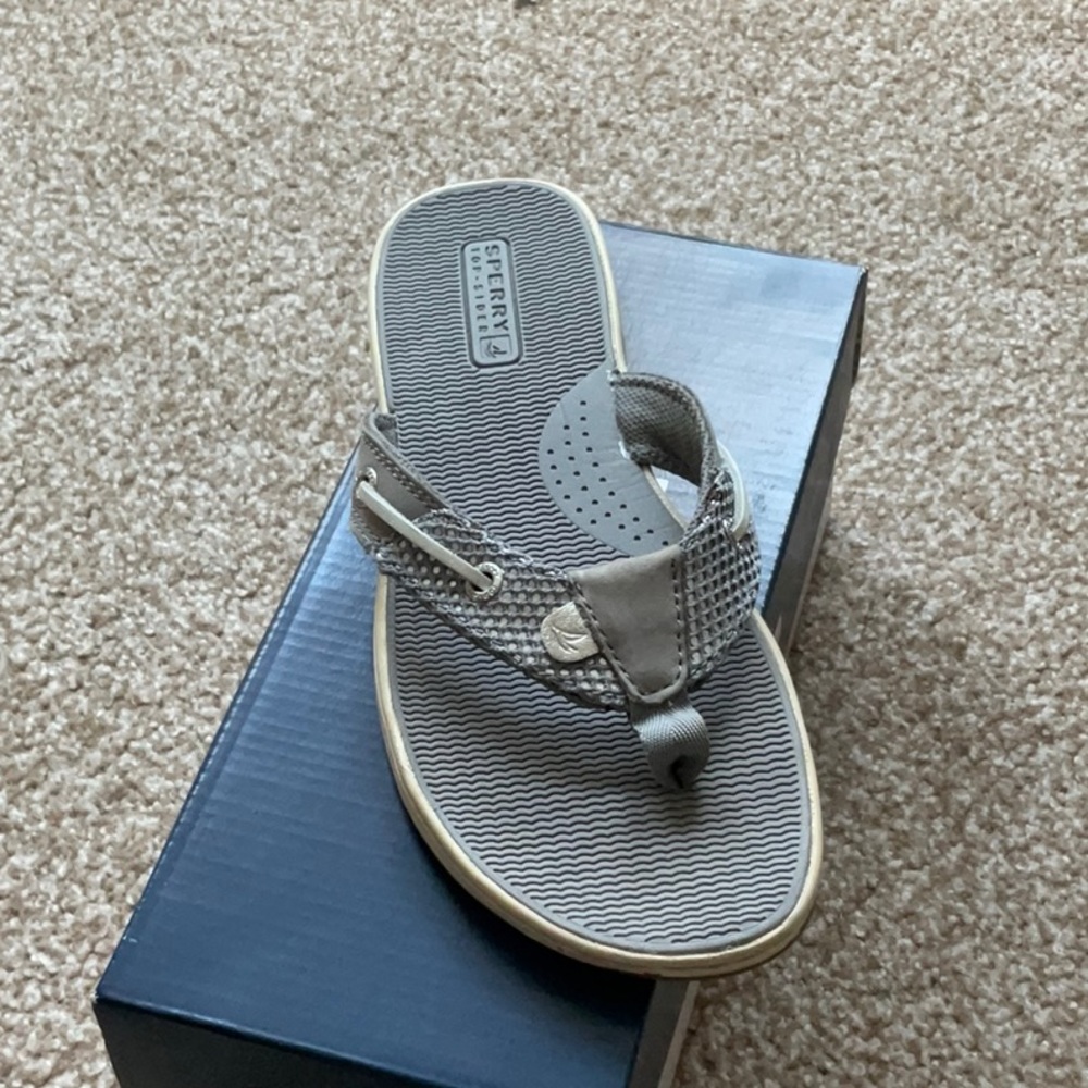 BRAND NEW NEVER WORN! Silver Sperry flip flops.